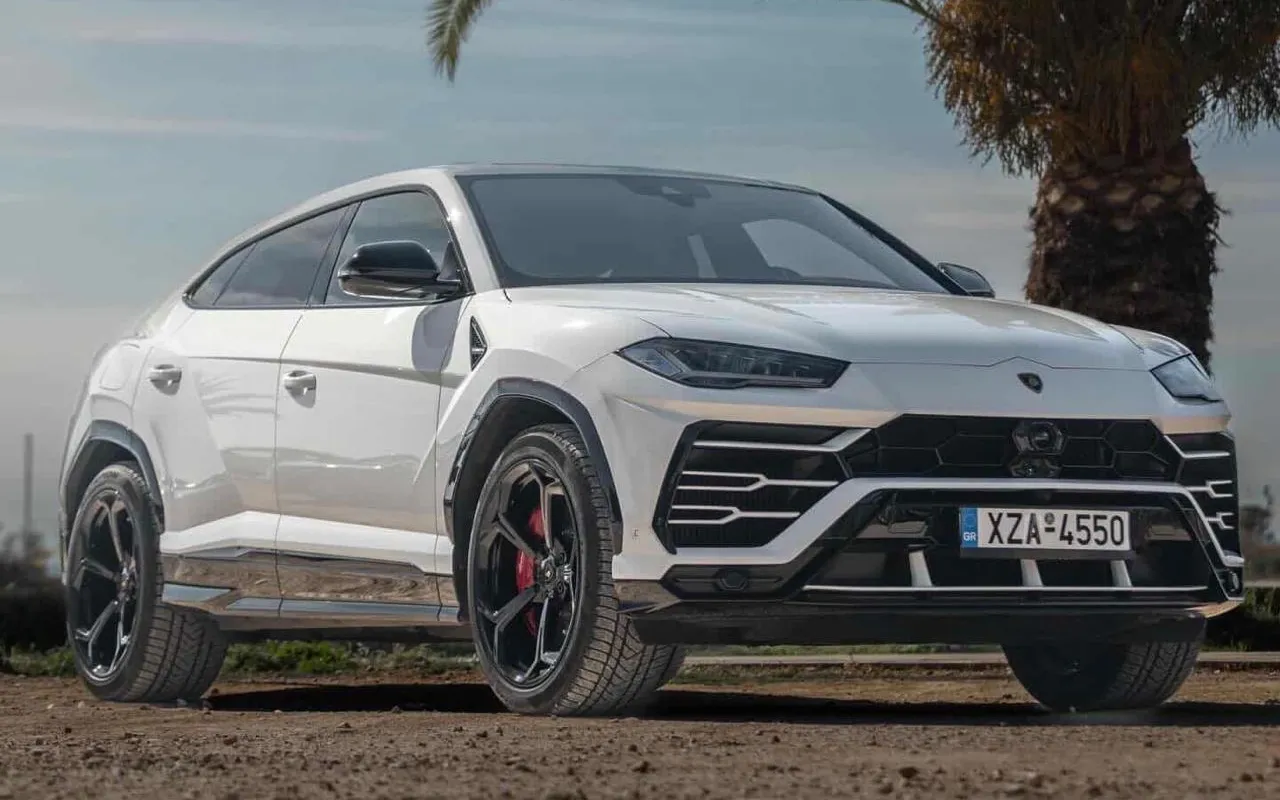 Lamborghini Urus e Audi R8 Spyder