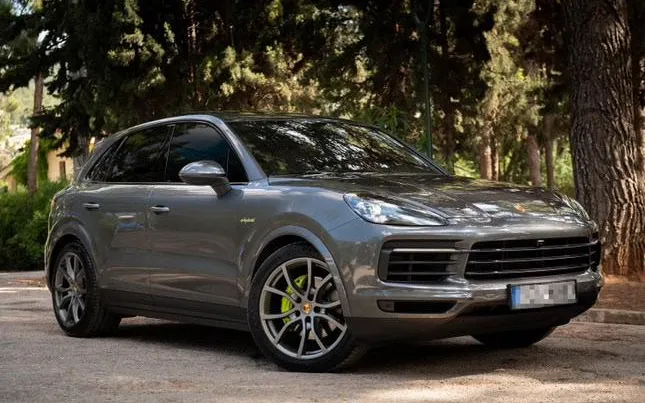 Porsche Cayenne 2023, SUV di lusso